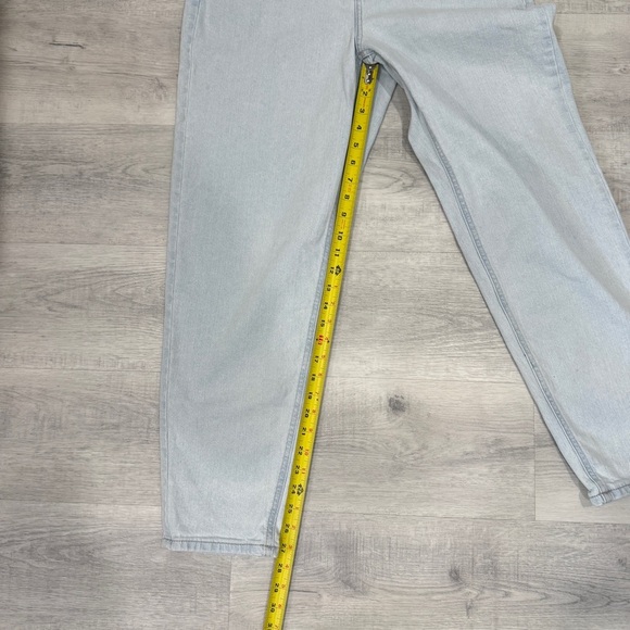 Calvin Klein Women's Light Blue High Rise Mom Denim Jeans 30 / Inseam 27in - Picture 8 of 17